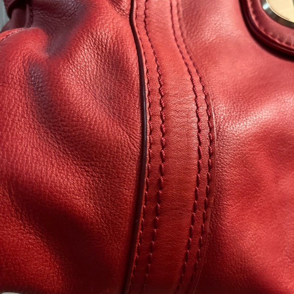 Elegant Red Leather Handbag - Picture 4 of 13